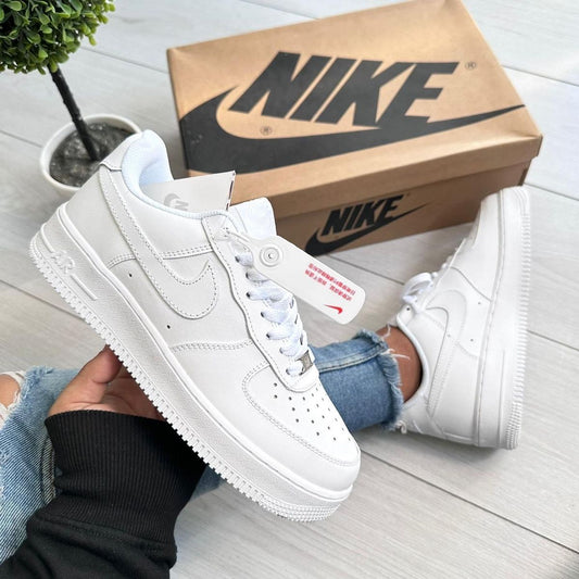 NIKE AIR FORCE ONE